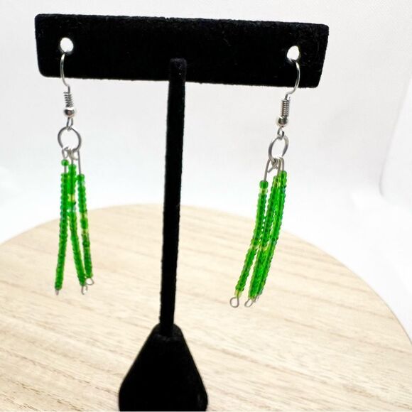 🍭6/$30 Multistrand green beaded dangle drop earrings on silver tone hook - Picture 2 of 4
